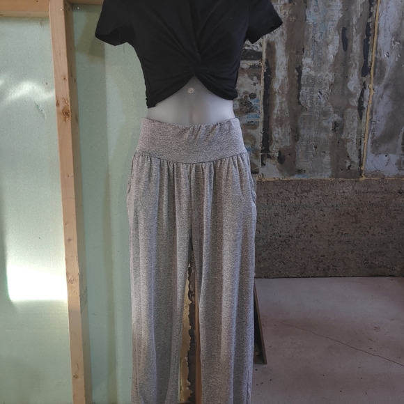 T-shirt and pants - Picture 1 of 1